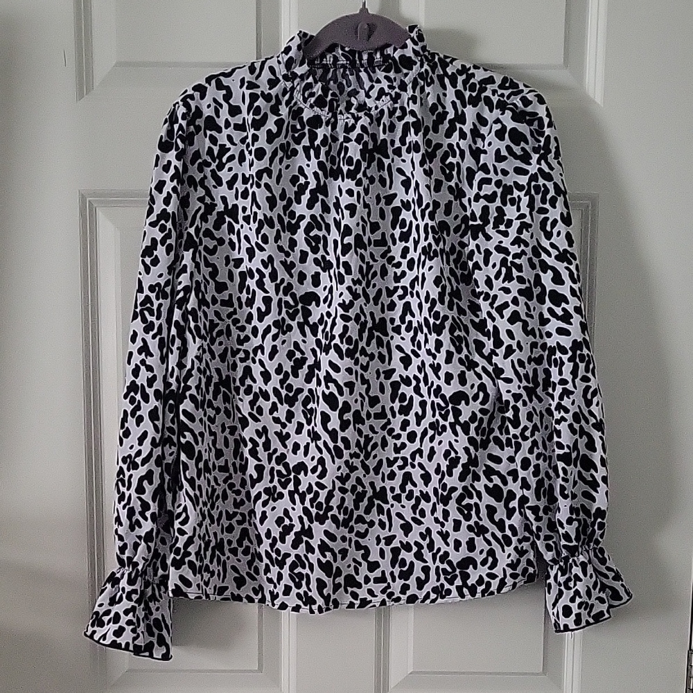 Lot of 5 Women’s Blouses Size Medium | Bold Prints | Lightweight - Picture 5 of 16